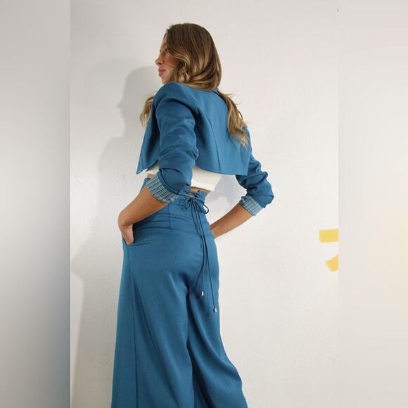 040. CROPPED POWER SHOULDER BLAZER - Picture 5 of 8